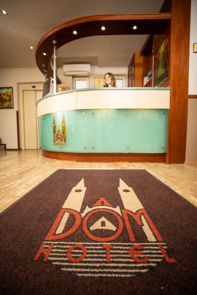 Dóm Hotel kapcsolat